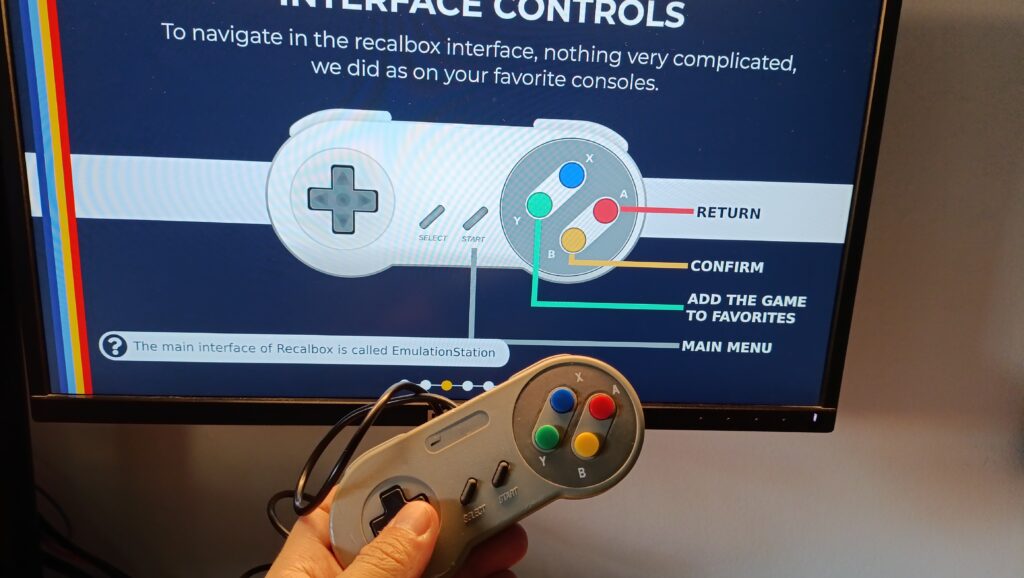 Pantalla de configuración del mando en Recalbox con un mando réplica de Super Nintendo
