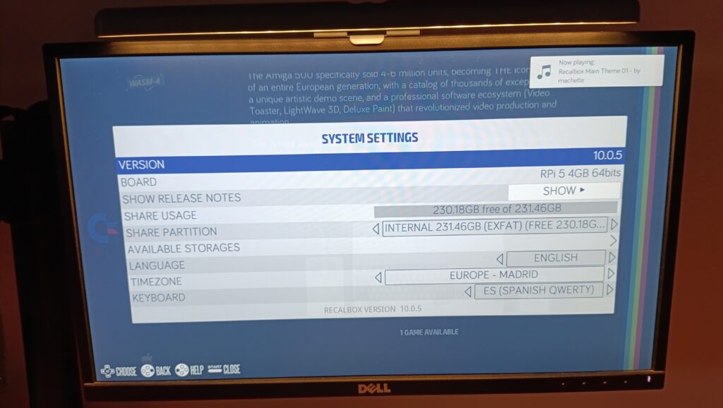 Ajustes de sistema de Recalbox 10 mostrando versión, placa detectada y almacenamiento