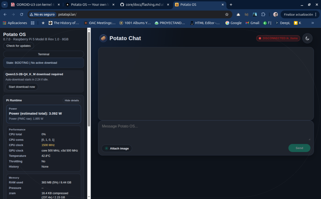 Panel de Potato OS con estado BOOTING y aviso de descarga del modelo